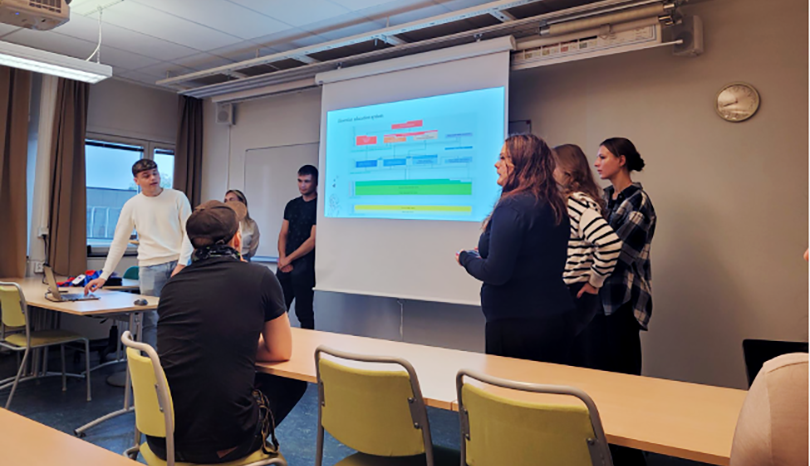 Elever i klassrum.